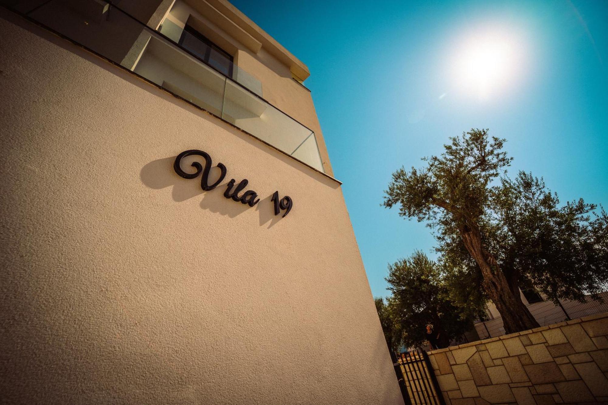 Hotel Vila 19 Dhermi Exterior photo
